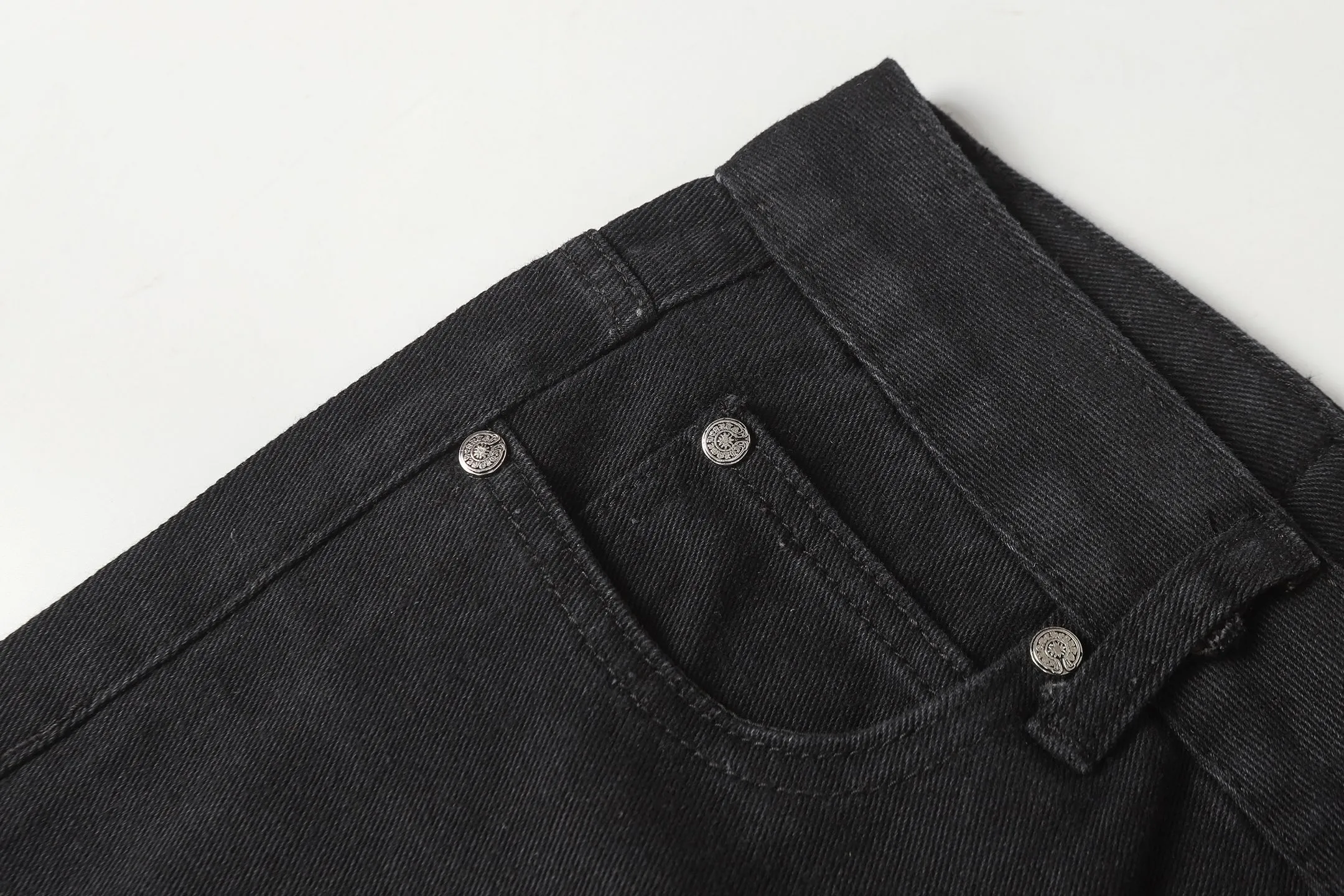 P260 Cross-border model, please do not place an order if you are pursuing quality - Chrome Hearts/Chrome Hearts Cross ✝️Pink embroidered washed jeans, trousers and casual pants - High weight, high density and high quality. The wool is soft, delicate and skin-friendly. It feels soft and silky. It has excellent warmth and skin-friendly properties - Custom-woven and dyed, no color difference. No matter the fabric or workmanship details, it beats the ordinary version on the market - Hardware zipper accessories are all customized, full of details -Colour: washed black -Size: 28 30 32 34 36